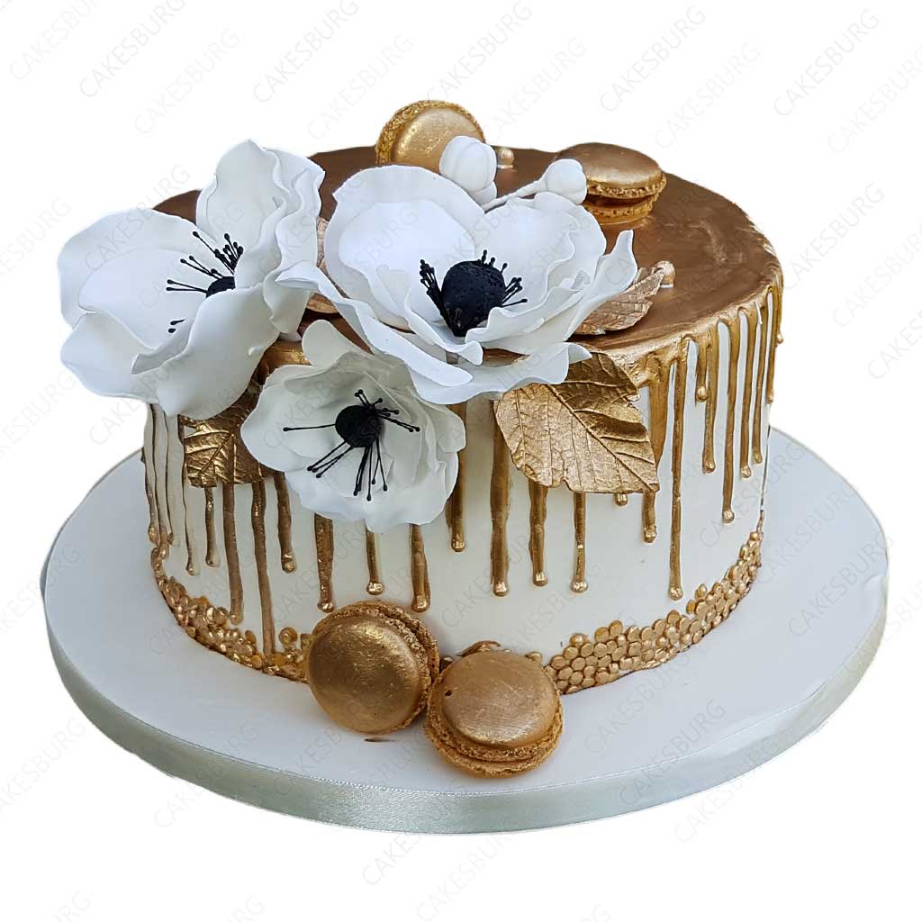 Black and Gold Drip Cake -   Black and gold birthday cake, Drip  cakes, Black and gold cake