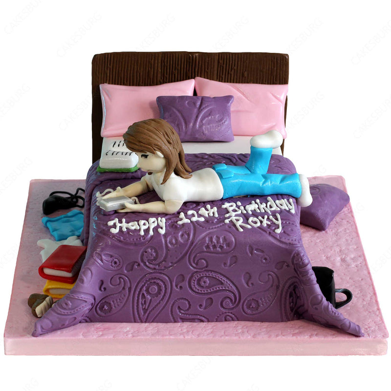 Cats & Bed Cake | Birthday Cake In Dubai | Cake Delivery – Mister Baker